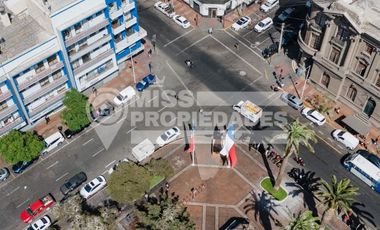 ARRIENDO | Local Comercial en Esquina Estratégica – Arturo Prat con Washington