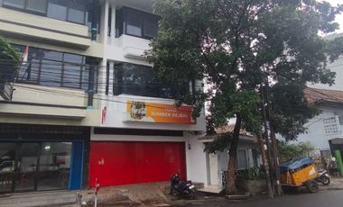 RUKO STRATEGIS 3 LANTAI LOKASI RAMAI COCOK UNTUK SEGALA USAHA SIAP PAKAI DI ASTANA ANYAR BANDUNG
