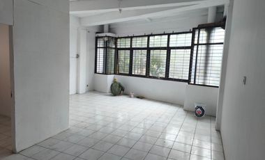 RUKO STRATEGIS 3 LANTAI LOKASI RAMAI COCOK UNTUK SEGALA USAHA SIAP PAKAI DI ASTANA ANYAR BANDUNG