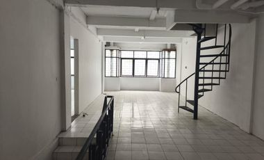 RUKO STRATEGIS 3 LANTAI LOKASI RAMAI COCOK UNTUK SEGALA USAHA SIAP PAKAI DI ASTANA ANYAR BANDUNG