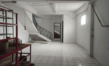 RUKO STRATEGIS 3 LANTAI LOKASI RAMAI COCOK UNTUK SEGALA USAHA SIAP PAKAI DI ASTANA ANYAR BANDUNG