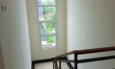 RUMAH BAGUS 2 LANTAI LINGKUNGAN ASRI NYAMAN SIAP HUNI DI ARCAMANIK BANDUNG