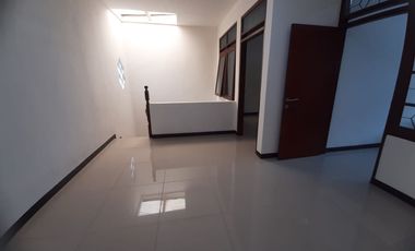 RUMAH MINIMALIS MODERN 2 LANTAI LINGKUNGAN NYAMAN SIAP HUNI DI TAMAN KOPO INDAH 2 TKI2 BANDUNG