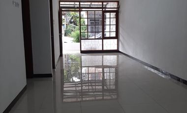 RUMAH MINIMALIS MODERN 2 LANTAI LINGKUNGAN NYAMAN SIAP HUNI DI TAMAN KOPO INDAH 2 TKI2 BANDUNG