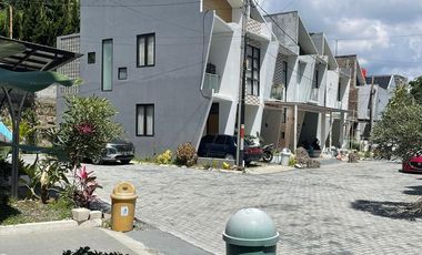 RUMAH BAGUS MURAH 2 LANTAI SEMI FURNISHED NYAMAN SIAP HUNI DI GEGER KALONG BANDUNG