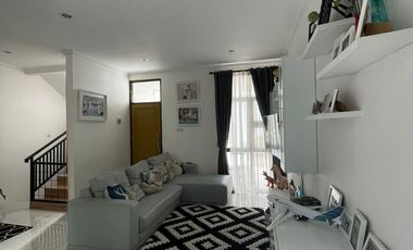RUMAH BAGUS MURAH 2 LANTAI SEMI FURNISHED NYAMAN SIAP HUNI DI GEGER KALONG BANDUNG