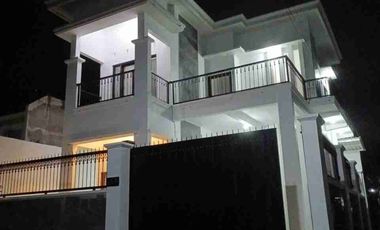 Dijual Rumah Baru Modern Mewah Full Furnish di Kanigoro Indah Kab. Blitar