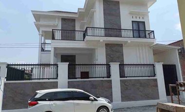 Dijual Rumah Baru Modern Mewah Full Furnish di Kanigoro Indah Kab. Blitar