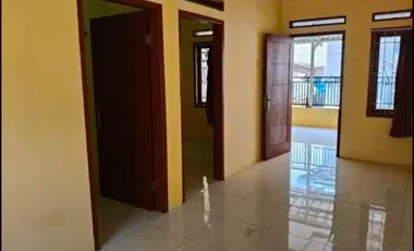 RUMAH MINIMALIS 2 LANTAI LINGKUNGAN NYAMAN STRATEGIS SIAP HUNI DI TUBAGUS ISMAIL BANDUNG