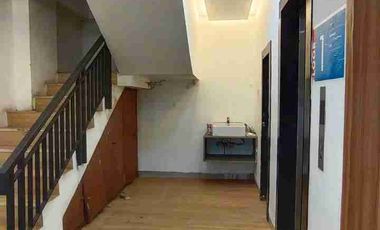 Disewakan Gedung 6,5 Lantai Ex Restoran