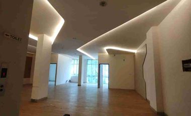 Disewakan Gedung 6,5 Lantai Ex Restoran