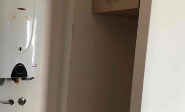 Particular alquila departamento de un dormitorio y dependencias, muy seguro y luminoso, en calle Reconquista 55, altura San Martín al 4000, Neuquén capital.