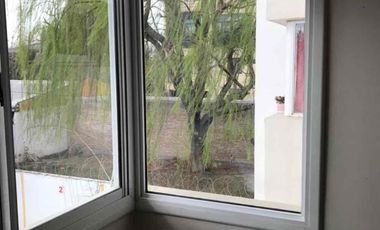 Particular alquila departamento de un dormitorio y dependencias, muy seguro y luminoso, en calle Reconquista 55, altura San Martín al 4000, Neuquén capital.