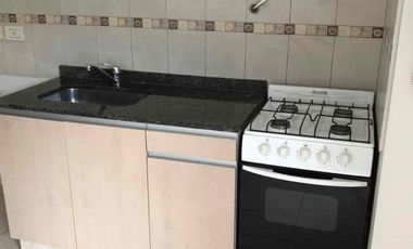 Particular alquila departamento de un dormitorio y dependencias, muy seguro y luminoso, en calle Reconquista 55, altura San Martín al 4000, Neuquén capital.