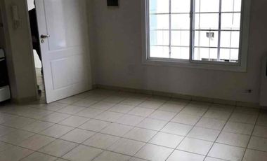 Particular alquila departamento de un dormitorio y dependencias, muy seguro y luminoso, en calle Reconquista 55, altura San Martín al 4000, Neuquén capital.