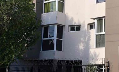 Particular alquila departamento de un dormitorio y dependencias, muy seguro y luminoso, en calle Reconquista 55, altura San Martín al 4000, Neuquén capital.