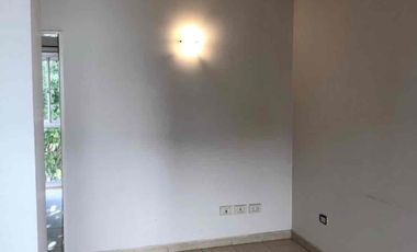 Particular alquila departamento de un dormitorio y dependencias, muy seguro y luminoso, en calle Reconquista 55, altura San Martín al 4000, Neuquén capital.