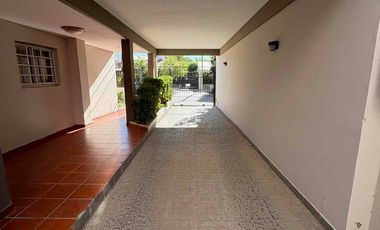 Particular alquila departamento de un dormitorio y dependencias, muy seguro y luminoso, en calle Reconquista 55, altura San Martín al 4000, Neuquén capital.