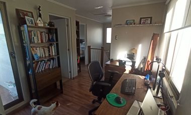 Casa amplia y en excelente estado en Condominio Las Azaleas, con amplio terreno.