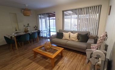 Casa amplia y en excelente estado en Condominio Las Azaleas, con amplio terreno.