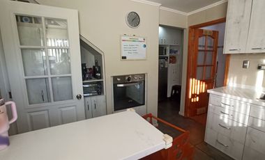 Casa amplia y en excelente estado en Condominio Las Azaleas, con amplio terreno.