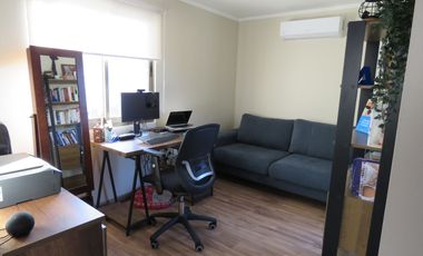 Casa amplia y en excelente estado en Condominio Las Azaleas, con amplio terreno.