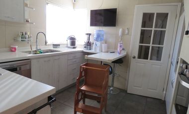 Casa amplia y en excelente estado en Condominio Las Azaleas, con amplio terreno.