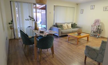 Casa amplia y en excelente estado en Condominio Las Azaleas, con amplio terreno.