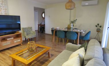 Casa amplia y en excelente estado en Condominio Las Azaleas, con amplio terreno.