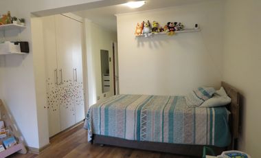 Casa amplia y en excelente estado en Condominio Las Azaleas, con amplio terreno.