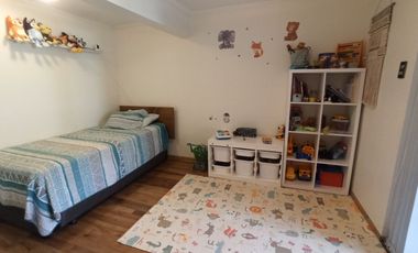 Casa amplia y en excelente estado en Condominio Las Azaleas, con amplio terreno.