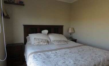 Casa amplia y en excelente estado en Condominio Las Azaleas, con amplio terreno.