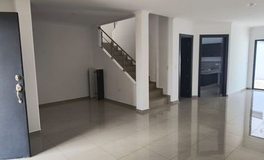 Alquiler de Casa – Urb. Napoli