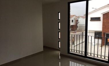 Alquiler de Casa – Urb. Napoli