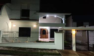 CASA AMUEBLADA  EN RENTA CALLE RIO ATOYAC 10, JARDINES DE TUXPAN VER