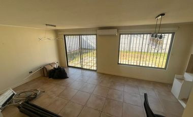 Casa de 3 dormitorio 3 baños en Linares.