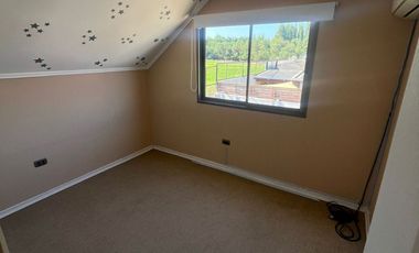 Casa de 3 dormitorio 3 baños en Linares.