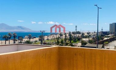 Se Vende Casa en Condominio de 3 Pisos, UF 9.800, Excelente Estado