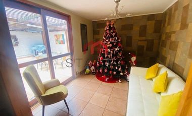 Se Vende Casa en Condominio de 3 Pisos, UF 9.800, Excelente Estado