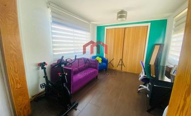 Se Vende Casa en Condominio de 3 Pisos, UF 9.800, Excelente Estado