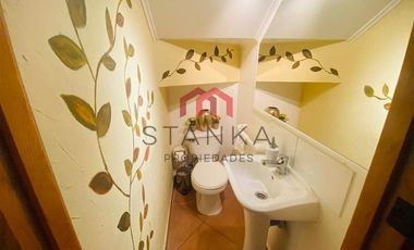 Se Vende Casa en Condominio de 3 Pisos, UF 9.800, Excelente Estado