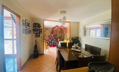Se Vende Casa en Condominio de 3 Pisos, UF 9.800, Excelente Estado