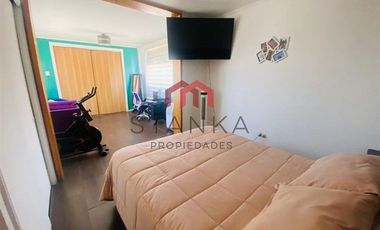 Se Vende Casa en Condominio de 3 Pisos, UF 9.800, Excelente Estado