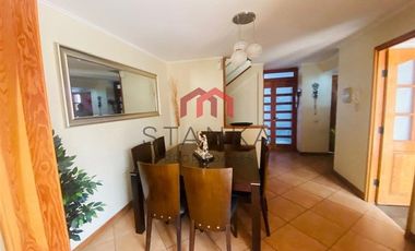 Se Vende Casa en Condominio de 3 Pisos, UF 9.800, Excelente Estado