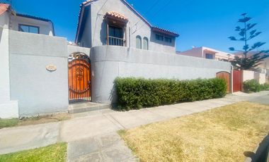 Casa ubicada en exclusivo y tranquilo sector de Jardines del Sur, UF 17.200