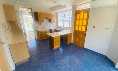 Casa ubicada en exclusivo y tranquilo sector de Jardines del Sur, UF 17.200