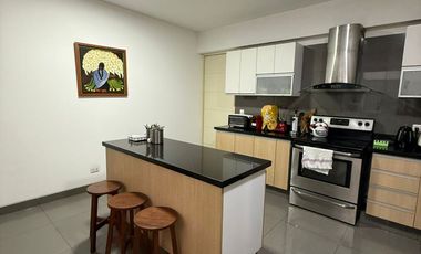 Departamento de 386 m² con Vista a La Calle de 4 Dorm. en La Zona del Golf Los Incas en Surco