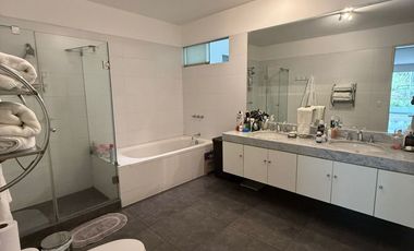 Departamento de 386 m² con Vista a La Calle de 4 Dorm. en La Zona del Golf Los Incas en Surco