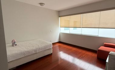 Departamento de 386 m² con Vista a La Calle de 4 Dorm. en La Zona del Golf Los Incas en Surco