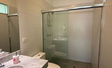 Departamento de 386 m² con Vista a La Calle de 4 Dorm. en La Zona del Golf Los Incas en Surco